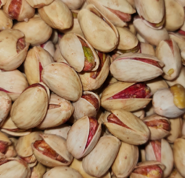 پسته احمدی نمکی